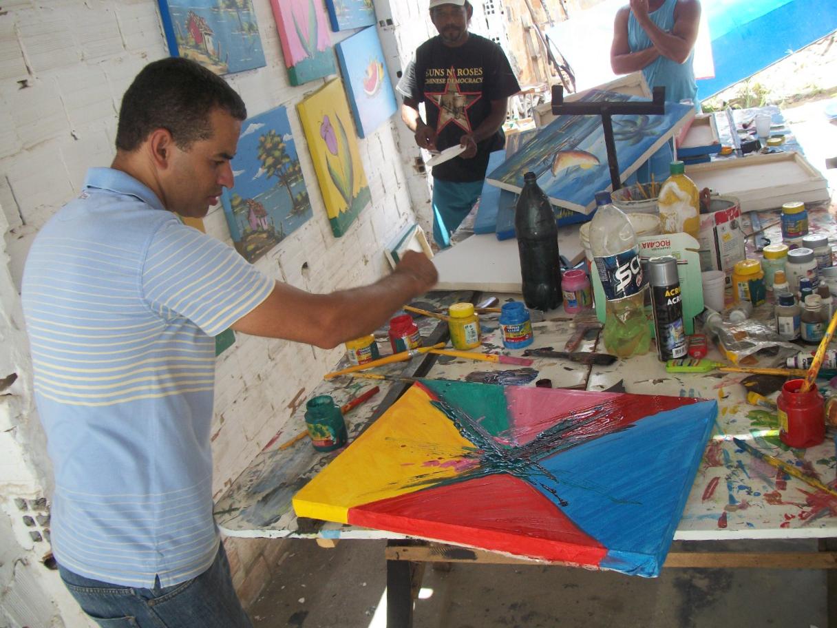 Antes da pandemia, a oficina de pintura foi umas das primeiras ações realizadas pela associação. (fotos: Arquivo pessoal)