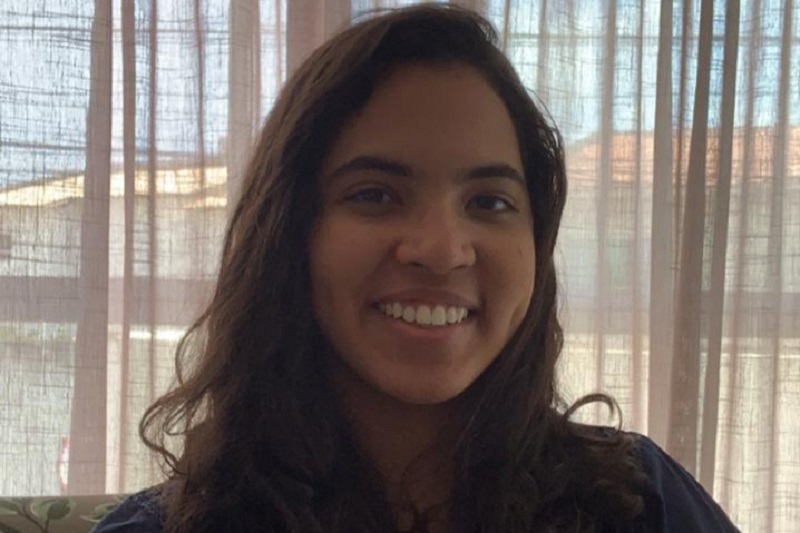 “Eu acho que o Imuno News, desde o início, agregou muito a minha formação acadêmica”, afirmou Lara Faro. (fotos: Arquivos pessoais)
