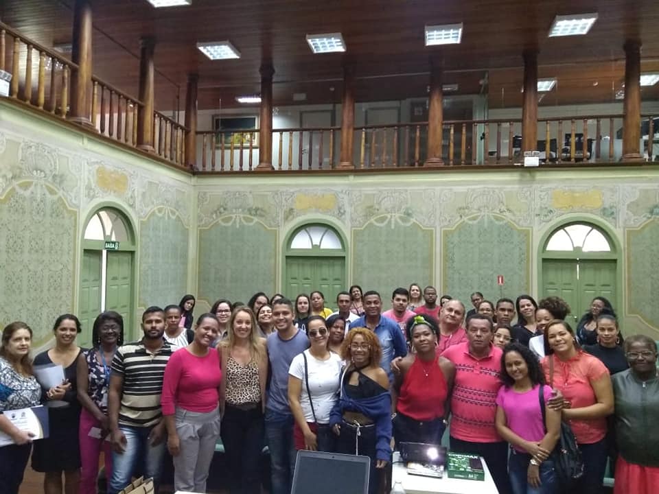 Palestra sobre elaboração de currículo e entrevista de emprego realizada em 2019, antes da pandemia. (fotos: Arquivo pessoal)