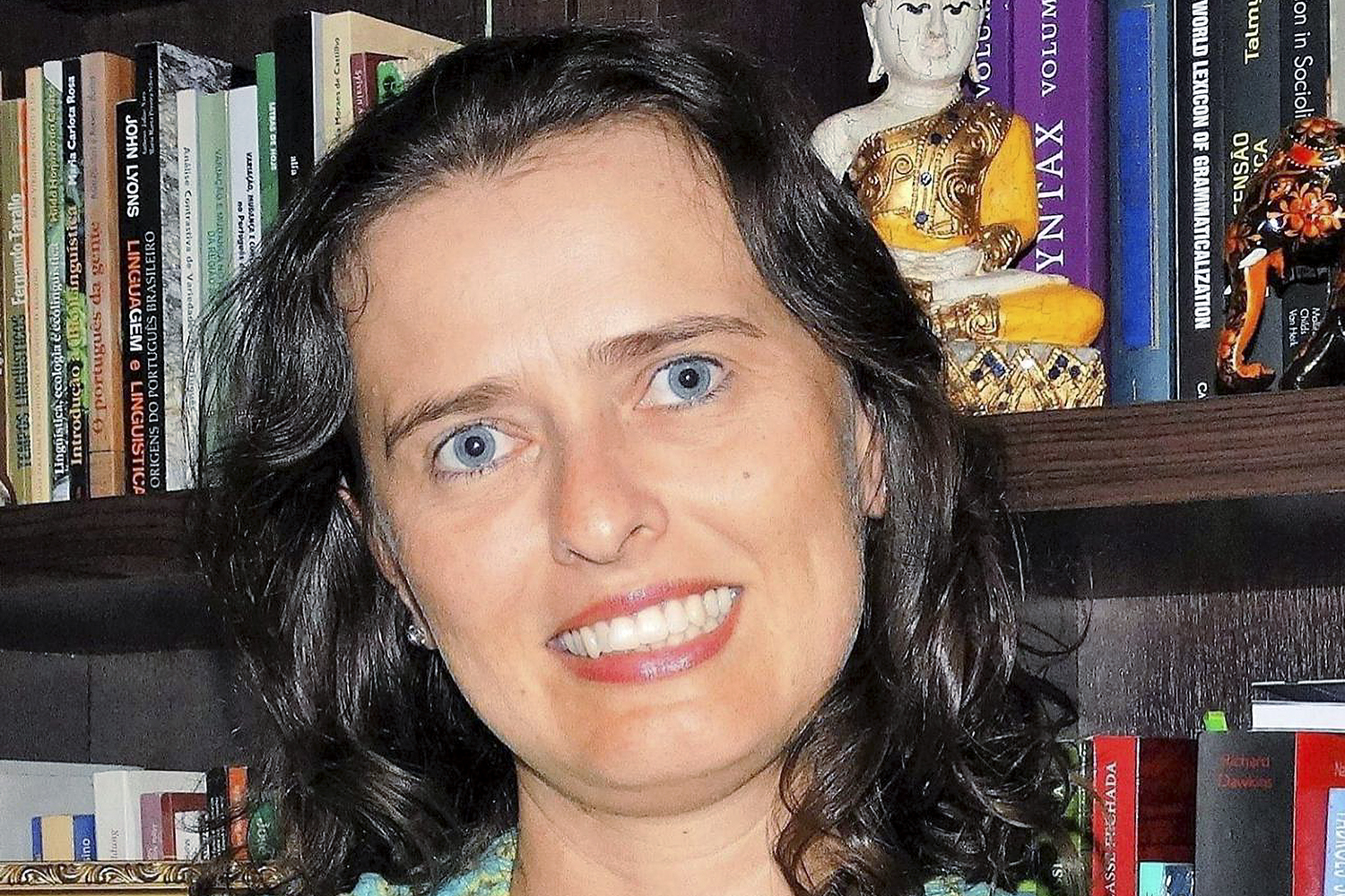 A professora Raquel Freitag, do Departamento de Letras Vernáculas, também organizou a obra