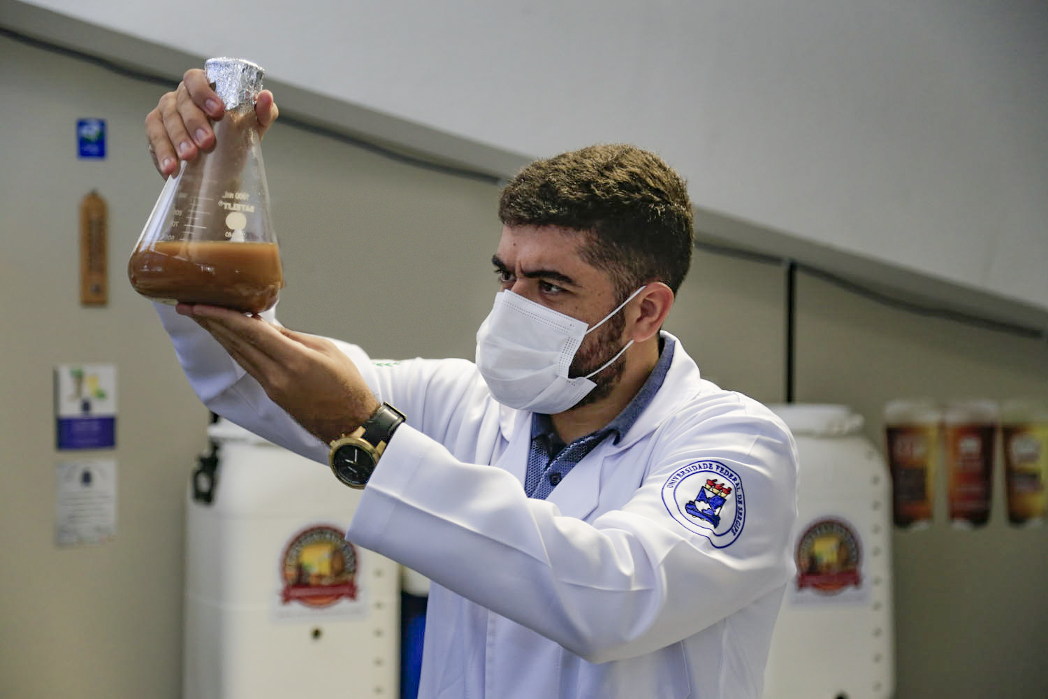 O Laboratório de Microbiologia e Tecnologia Cervejeira foi criado com a finalidade de desenvolver pesquisas e produzir tecnologias voltadas para o crescente mercado cervejeiro.