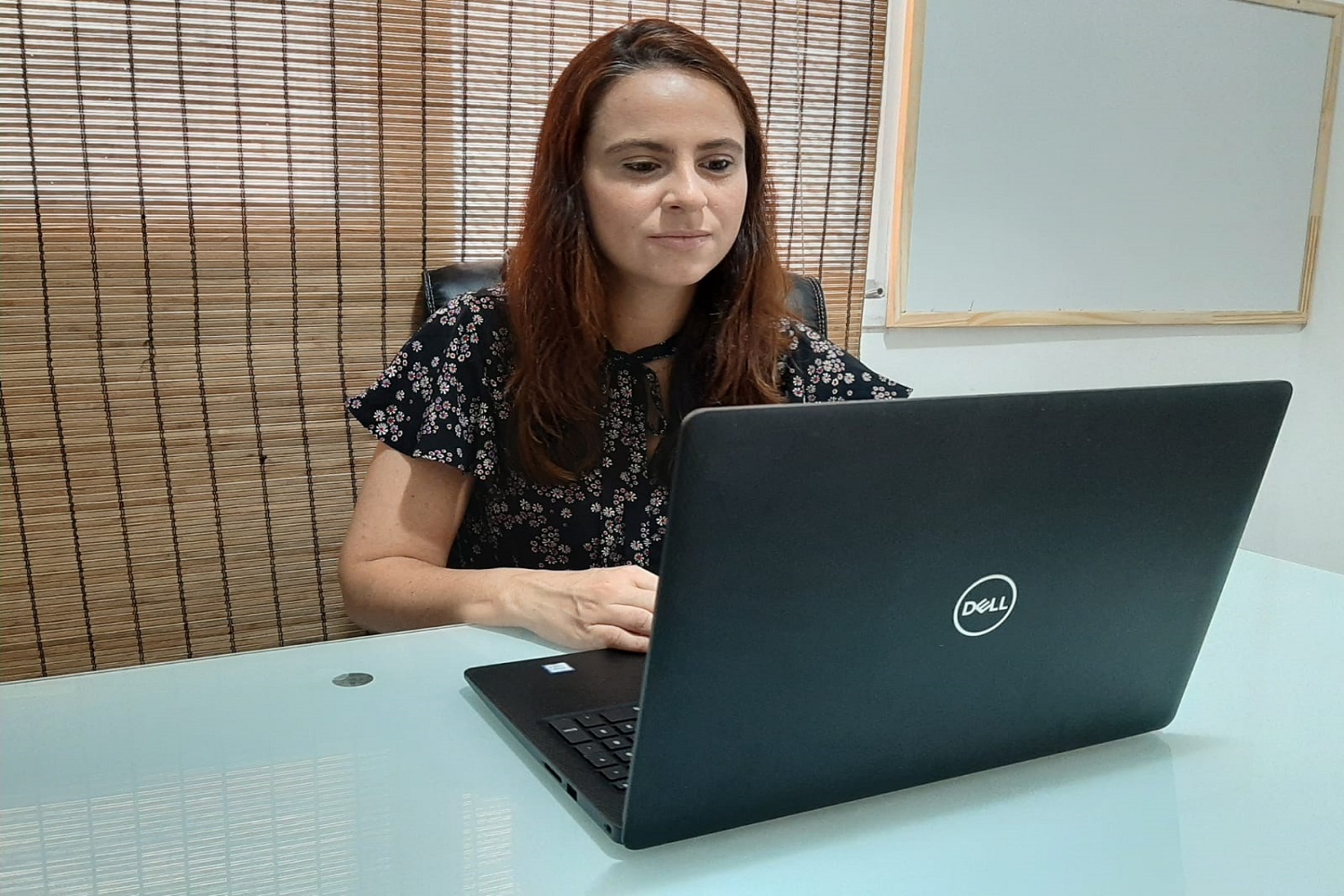 “A minha pretensão é jamais encerrar o atendimento a afásicos, seja presencial ou por teleatendimento”, diz a professora Lívia Miranda.