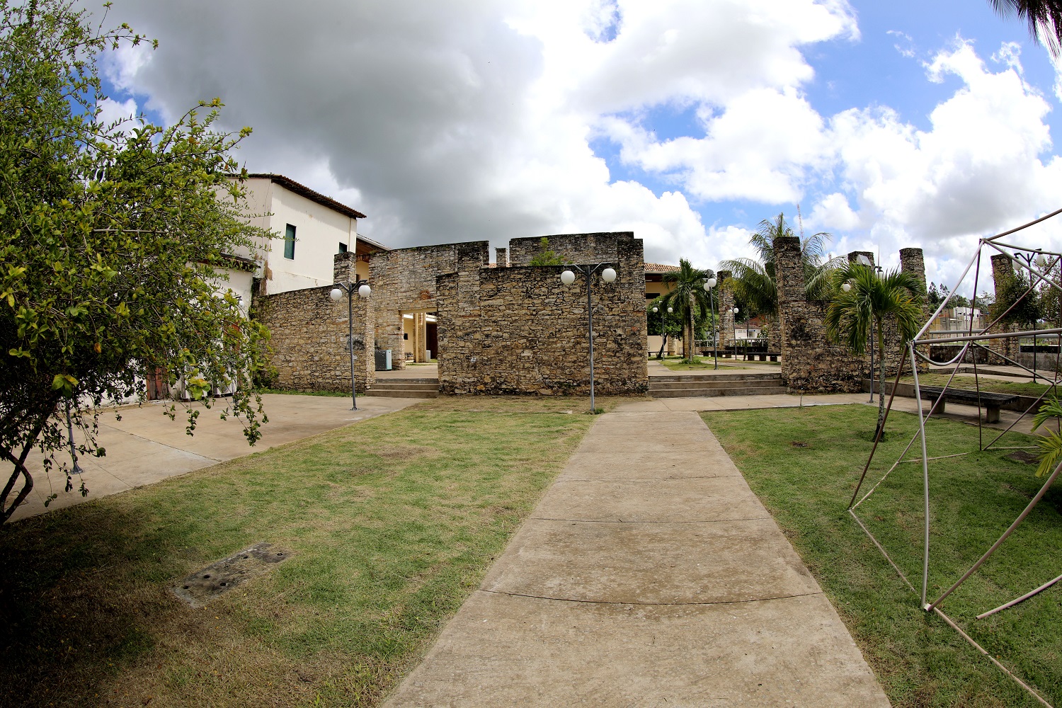 O Campus Laranjeiras é um espaço resultante da restauração do Conjunto Arquitetônico conhecido como Quarteirão dos Trapiches.