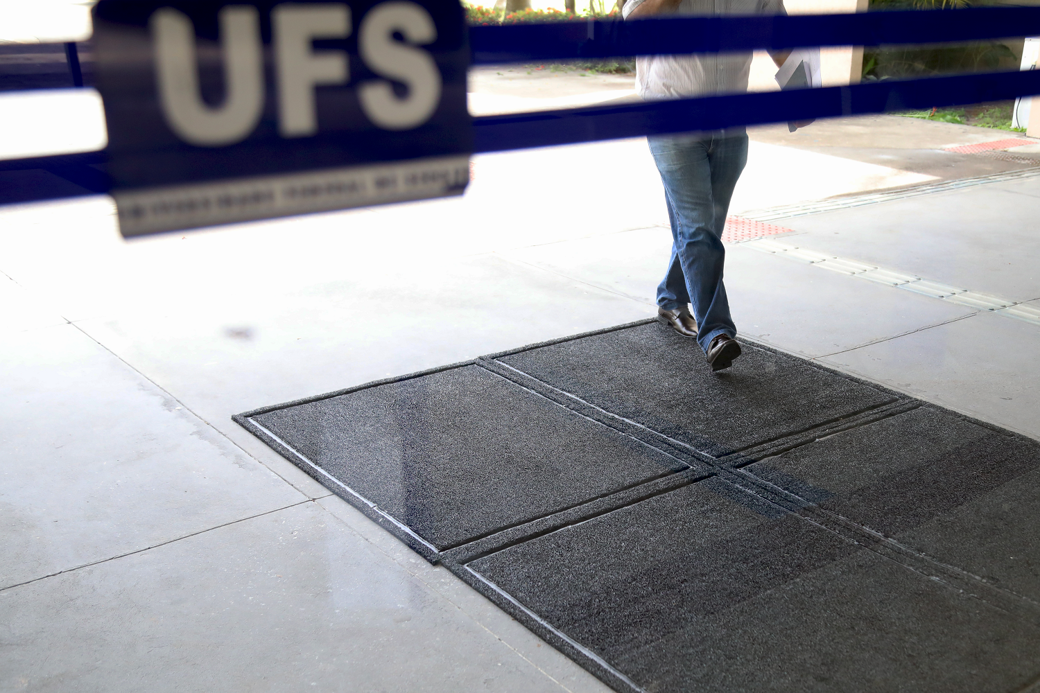 Entre as recomendações do Protocolo de Biossegurança da UFS está a aquisição de equipamentos de proteção individual e coletiva. (foto: Pedro Ramos/Ascom UFS)