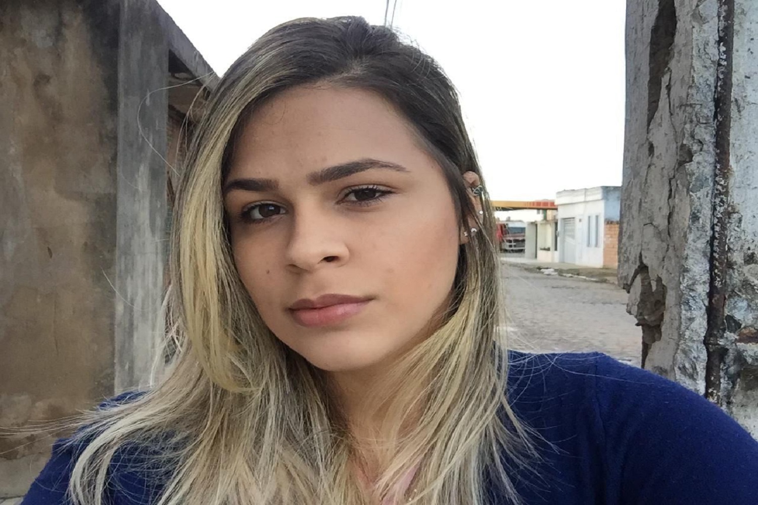 A bolsista Iris Macedo, do 2º período de Química: “está sendo uma experiência muito interessante”. 