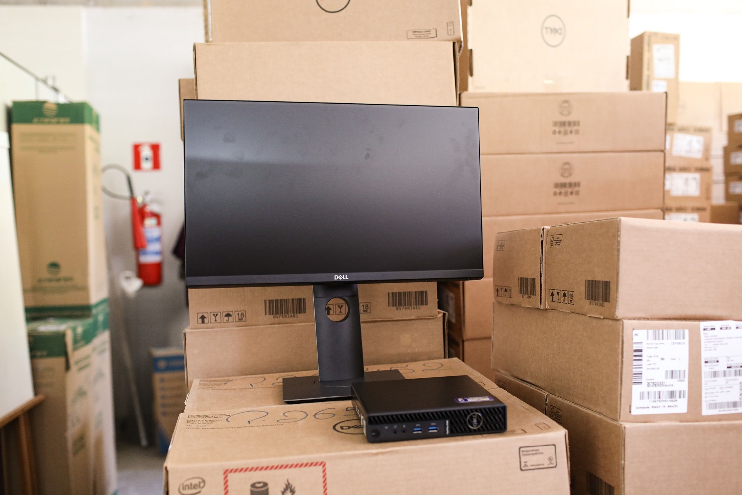 Adquiridos através do Pnaes, os computadores só poderão atender atividades de laboratórios. (Foto: Schirlene Reis - Ascom UFS)