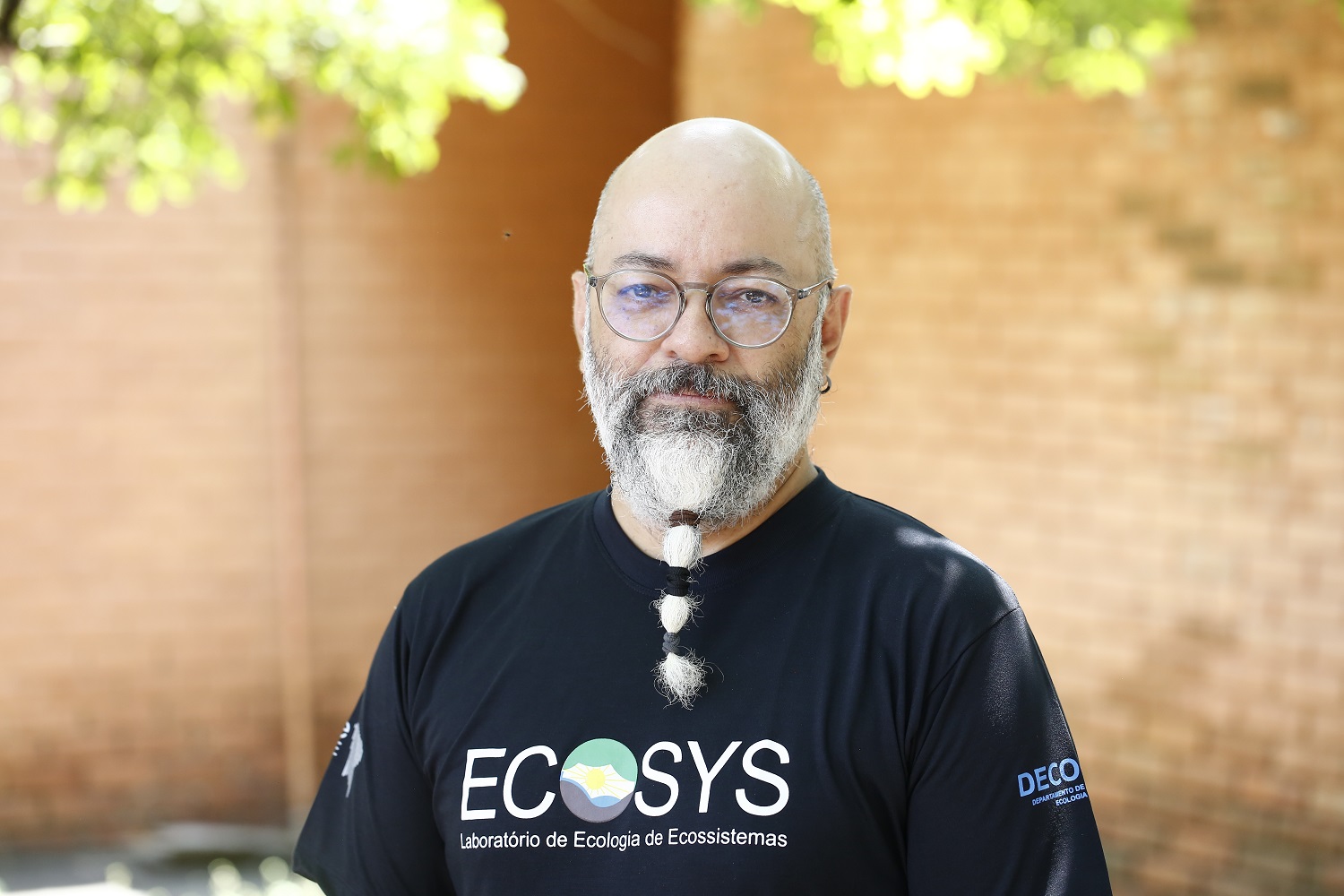 Professor Alexandre de Siqueira Pinto, coordenador do Laboratório de Ecologia de Ecossistemas, alerta para os riscos causados pela agricultura  praticada de forma não sustentável.  (fotos: Caio Ribeiro/Decav UFS)