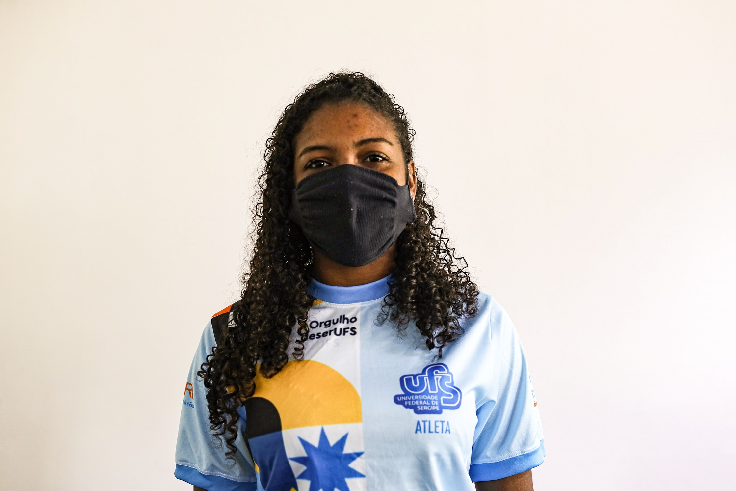 Laiana Silva é aluna de Astrofísica e atleta de badminton da UFS
