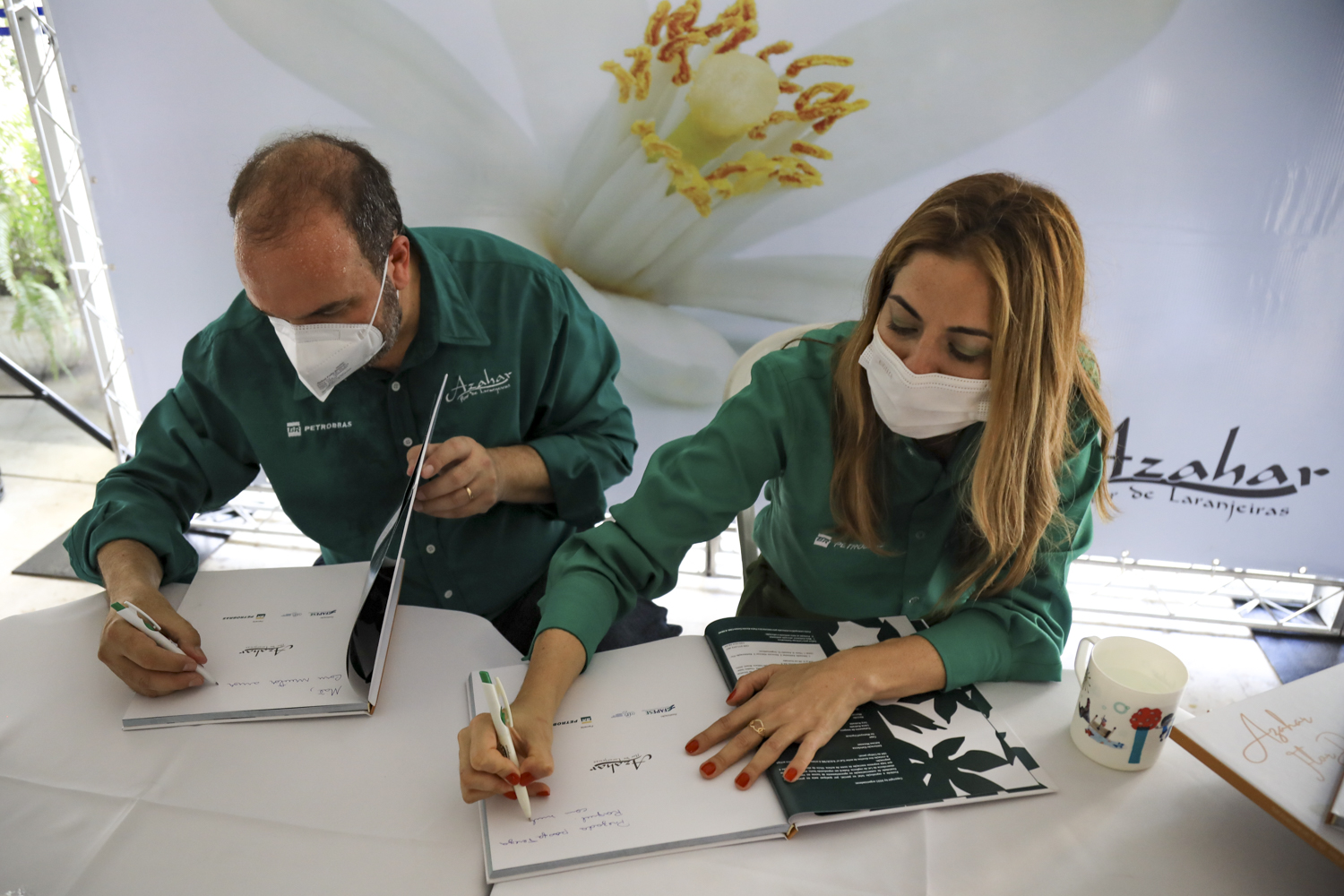 Lançamento contou com sessão de autógrafos dos professores Antenor Aguiar e Patrícia Rosalba