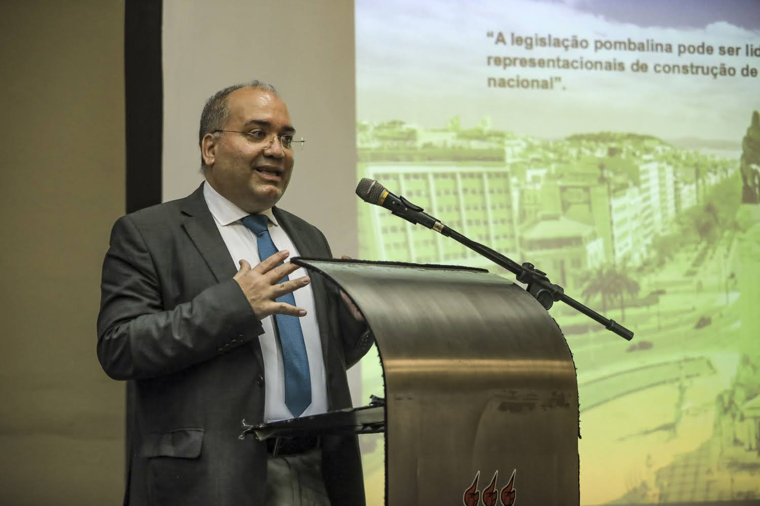 Professor José Eduardo Franco proferiu a conferência de abertura do I Simpósio Pombalino Internacional