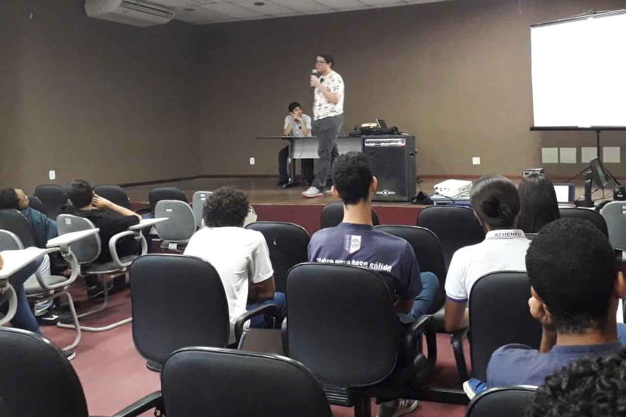 Antes da pandemia foram mais de 50 escolas da Grande Aracaju visitadas e 1.000 alunos atingidos. (fotos: arquivo pessoal)