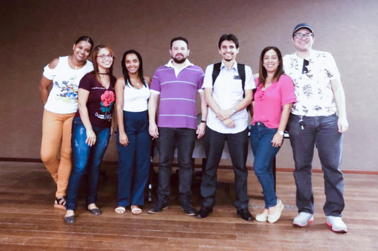Da esq. para dir.: Thaís das Virgens, Vânia e Araceli (monitores) e Marcelo Coelho, Daniel Francisco, Eucymara França e Esdras Adriano (professores).
