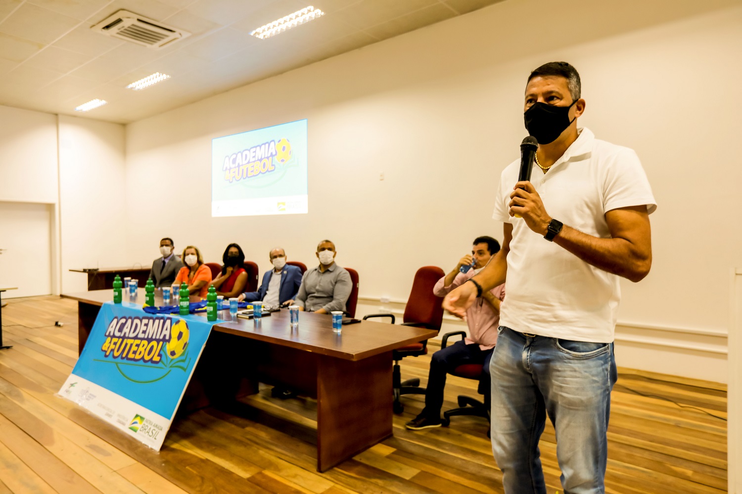 O ex-jogador de futebol Washington Cerqueira, o “Coração Valente”, foi Secretário Nacional de Esporte e colaborou para o projeto.