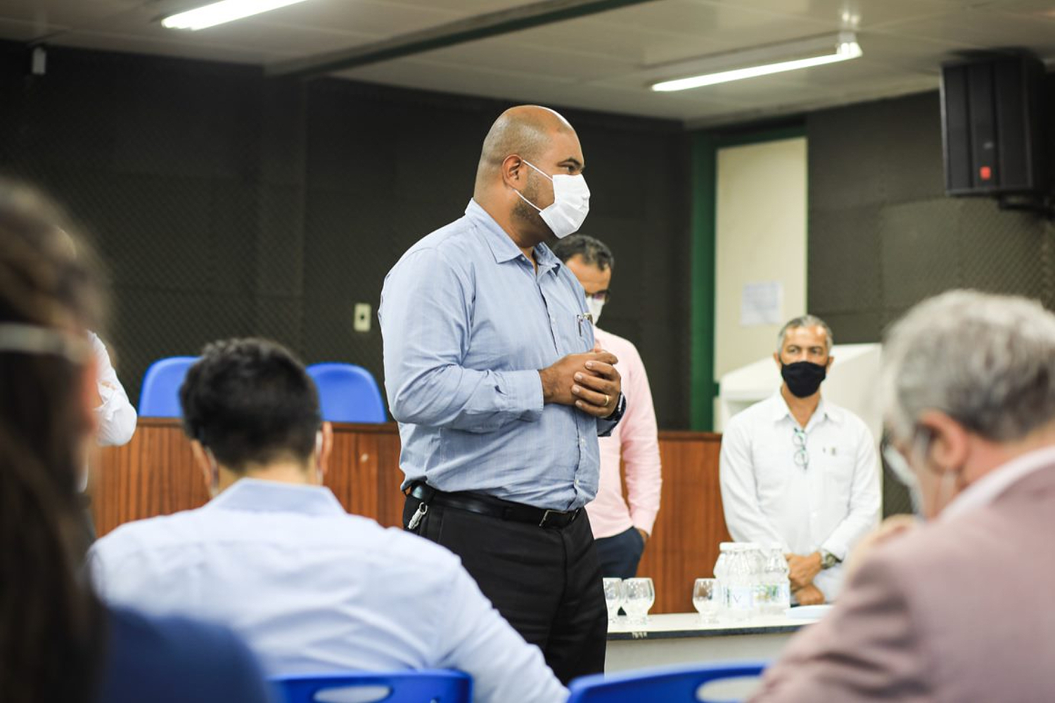 Reitor Valter Santana e equipe da gestão apresentaram dados e travaram diálogo com coordenadores de curso e direção na busca por soluções compartilhadas (Fotos: Pedro Ramos/AscomUFS)