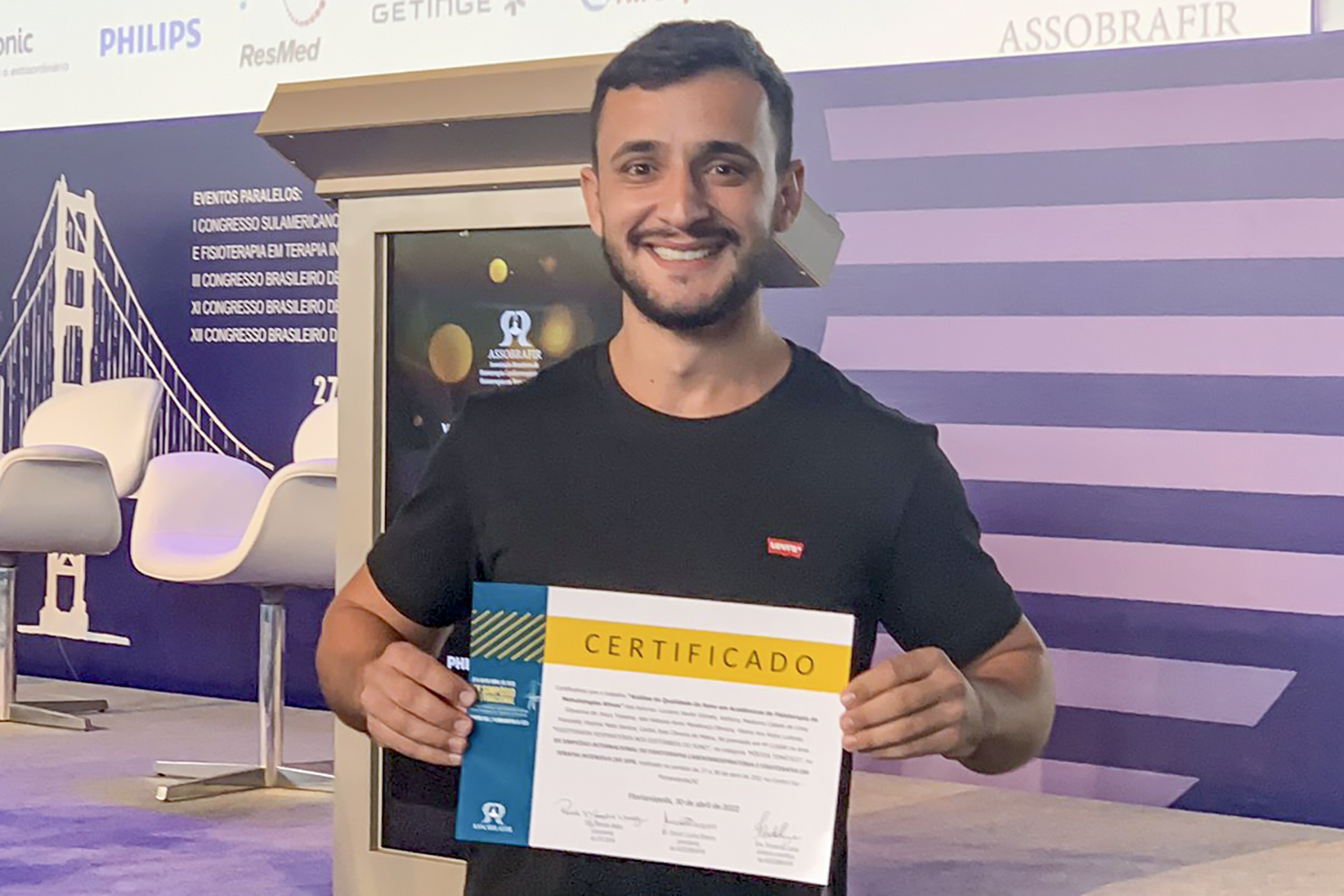 Luciano Gomes apresentou o trabalho premiado no simpósio