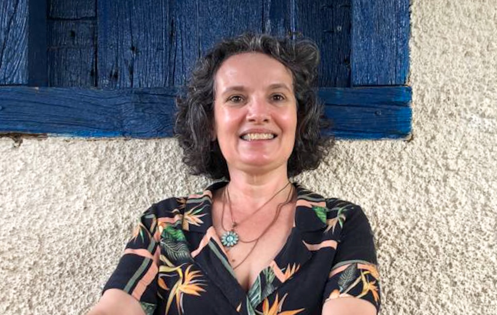 "Muitos alunos chegam ao 6⁰ ano sabendo ler as palavras, mas não decodificando os enunciados", explica a professora Alessandra Pereira (Foto: Arquivo pessoal)
