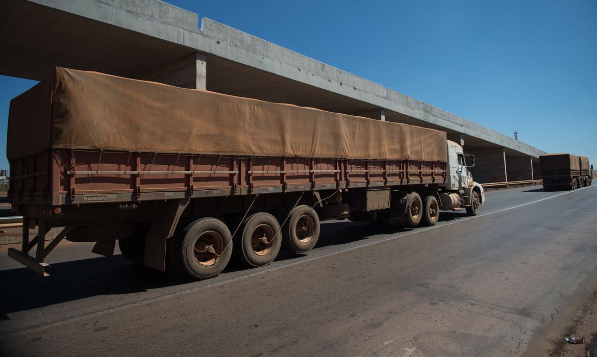 Estudo avalia realidade do caminhoneiro nas estradas do país. Foto: Marcelo Camargo/Agência Brasil