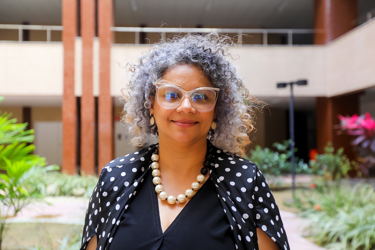 "O conflito é uma oportunidade de conhecer o outro melhor, de estabelecer novos limites, conhecer as limitações do outro, e inovar”, afirma Rogéria Francisca Silva, servidora da Universidade Federal de Goiás (UFG), que palestrará no segundo dia do evento