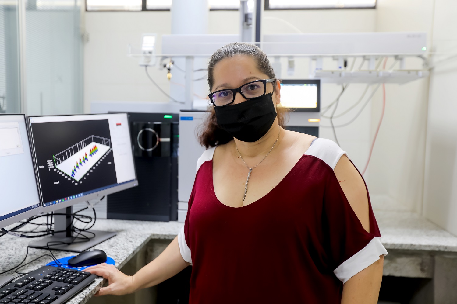 Lisiane Freitas coordena o Laboratório de Análises Cromatográficas (LAC).