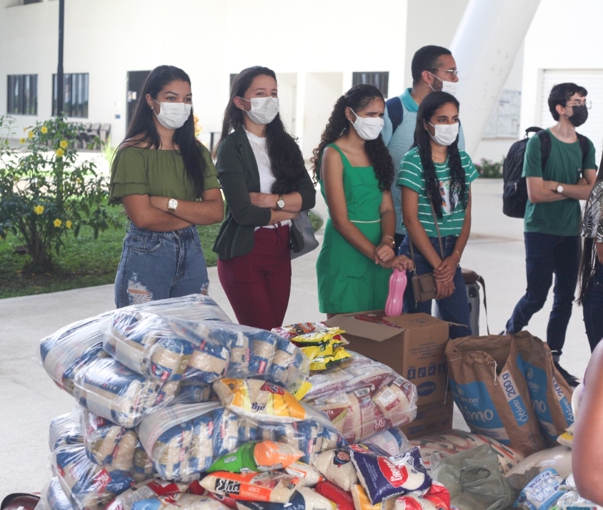 Equipes arrecadaram alimentos. Imagens: Ana Laura Farias/campus Lagarto 