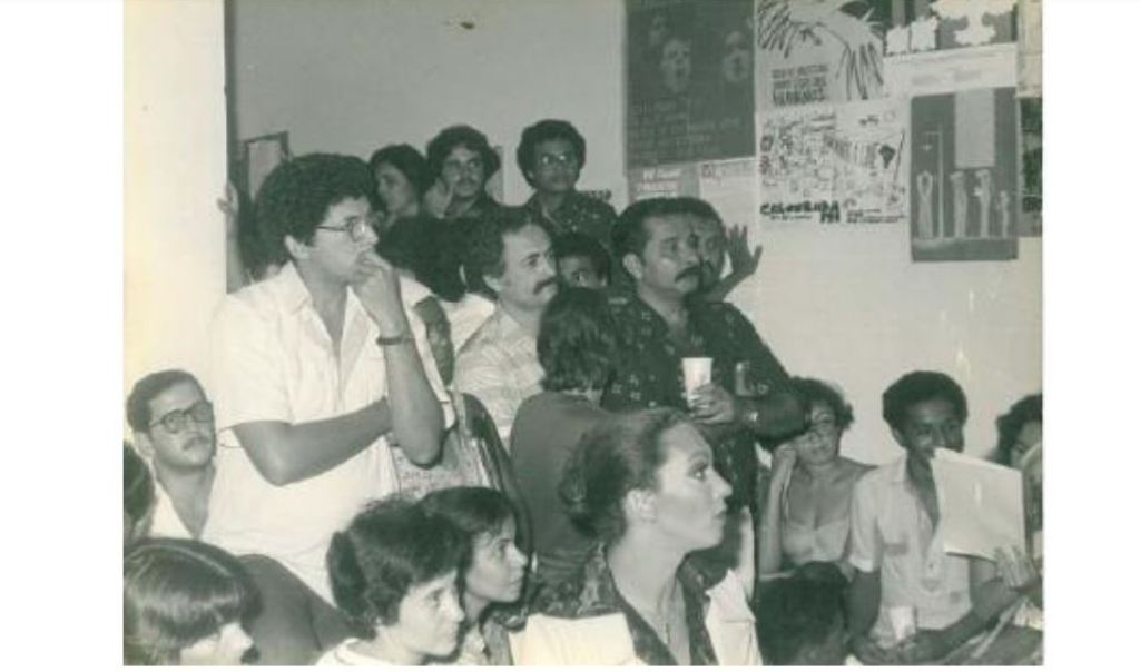 Lançamento de jornal do movimento homossexual no DCE da UFS na década de 1980. Foto: Arquivo pessoal/Wellington Andrade