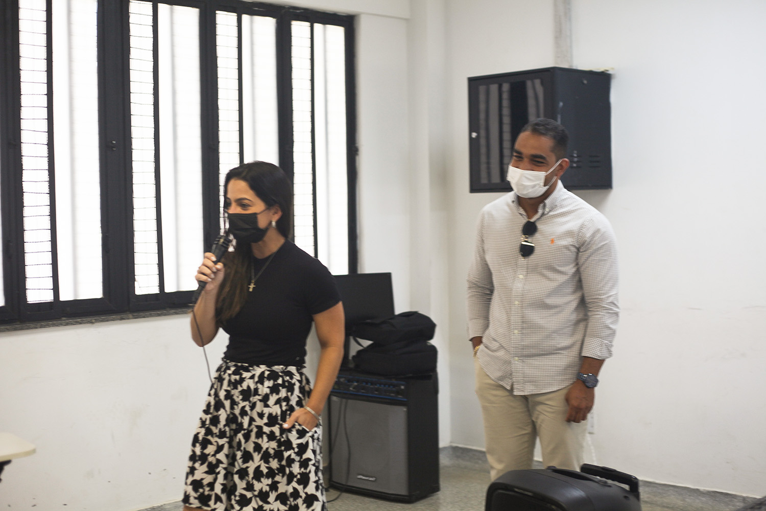 Pró-reitora de Gestão de Pessoas, Thaís Ettinger, e diretor do campus Lagarto, Makson Oliveira. Imagens: Ana Laura Farias/ Campus Lagarto