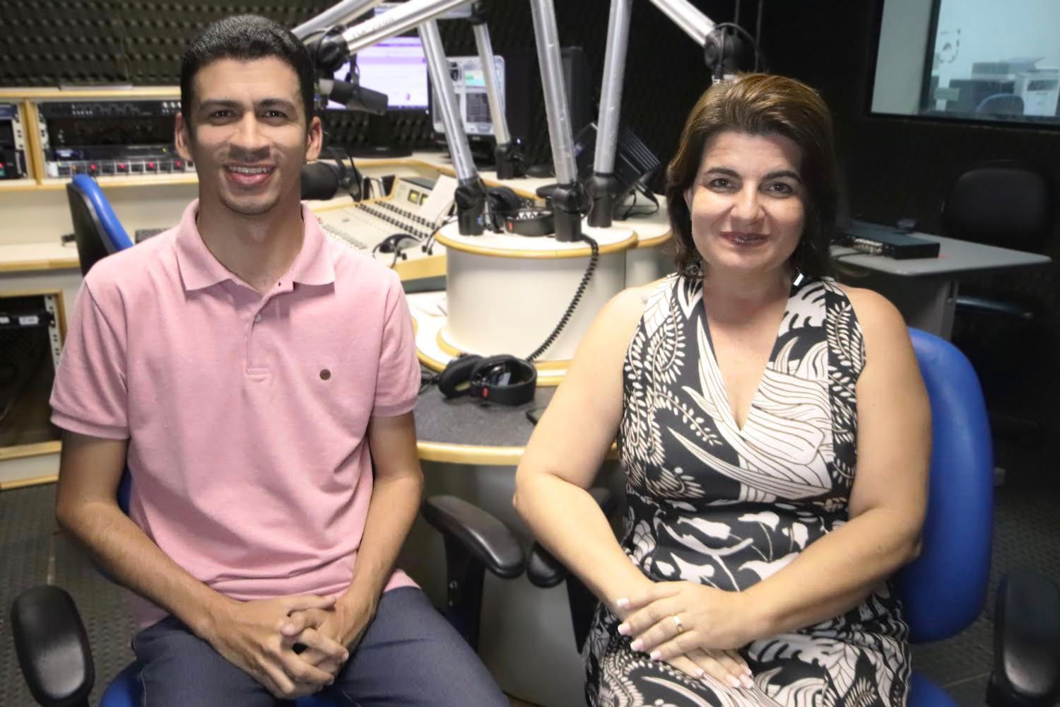 Josafá Neto e Juliana Almeida vão comandar a apuração na 92.1 FM. Fotos: Osmar Rios/TV UFS