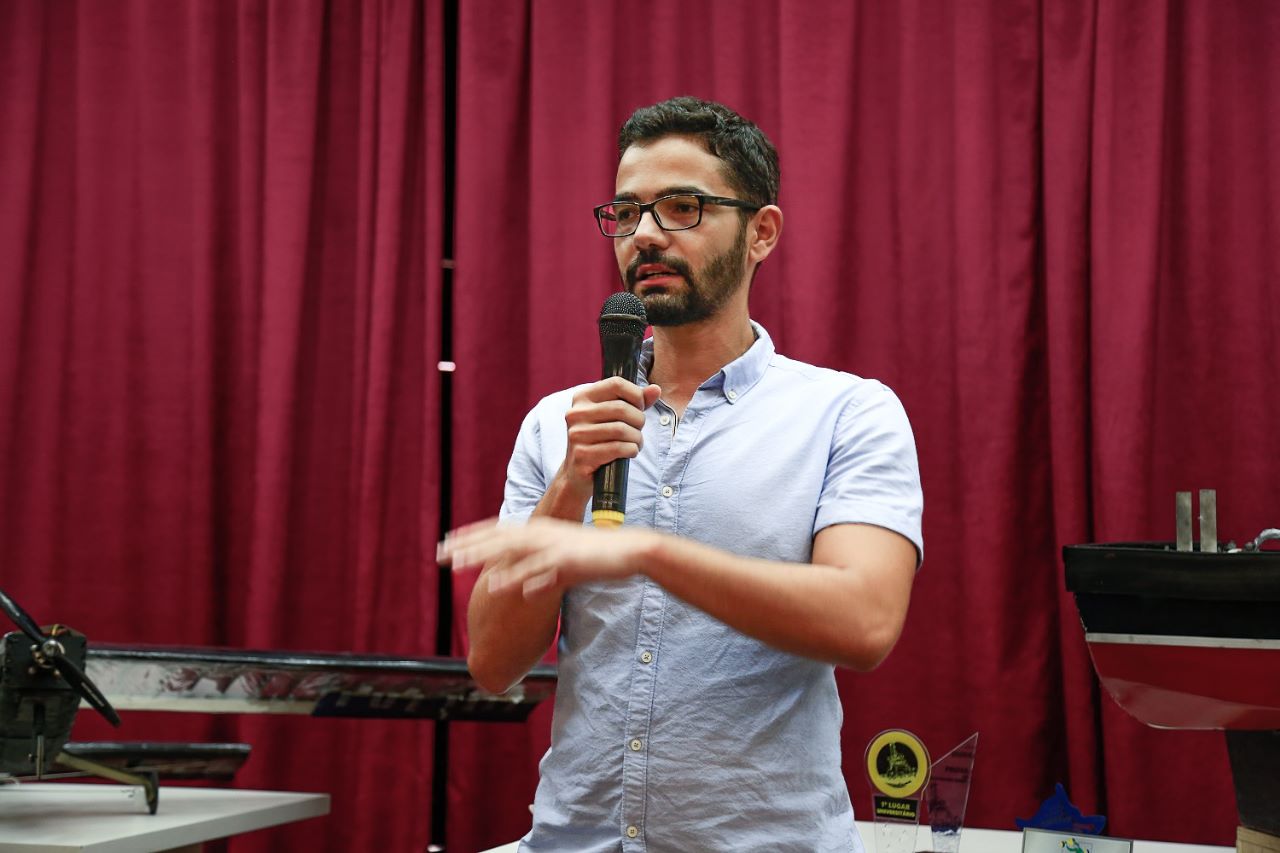 O professor José Aguiar é o chefe Departamento de Engenharia Mecânica