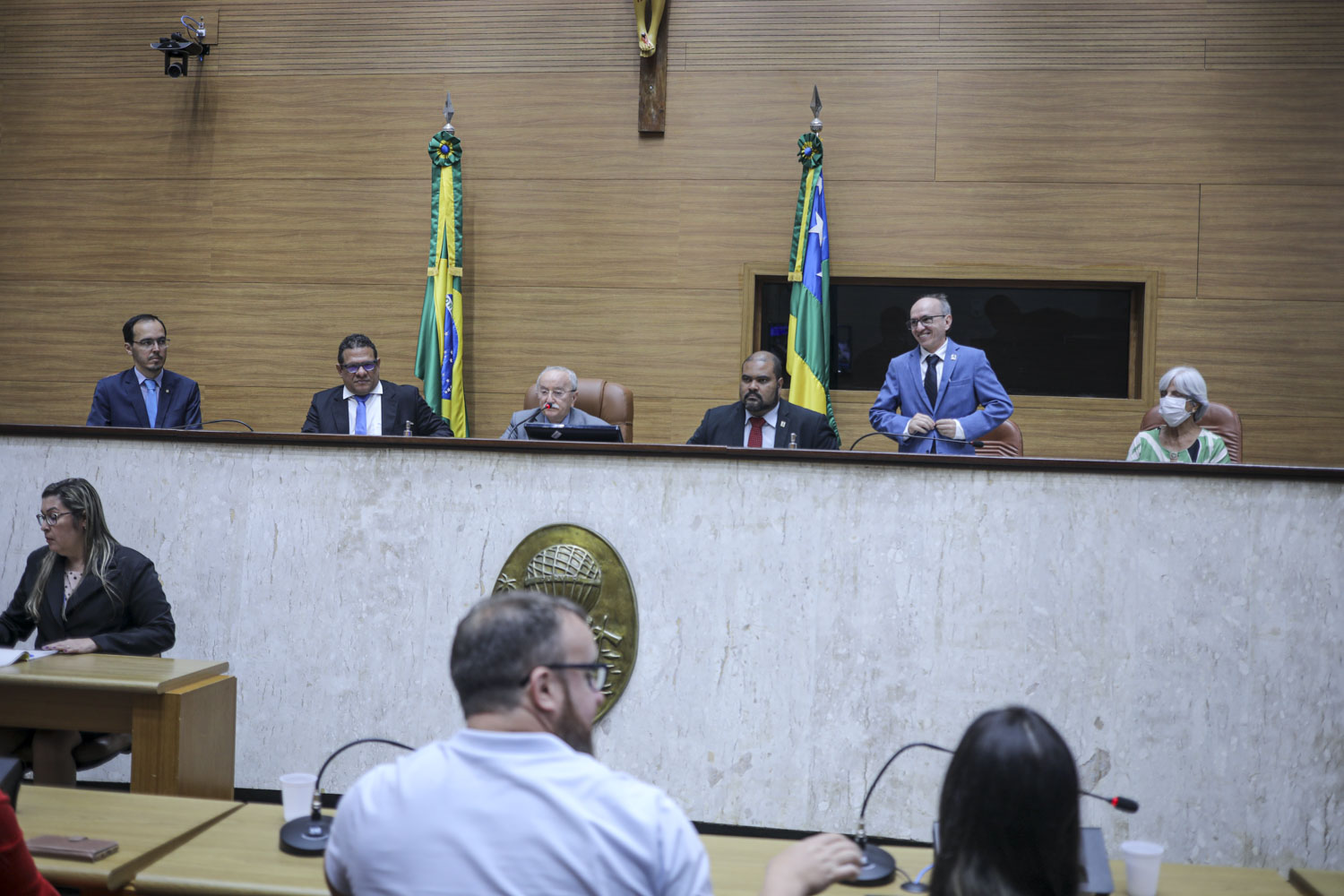 Ao centro, deputado Luciano Bispo, autor da proposta