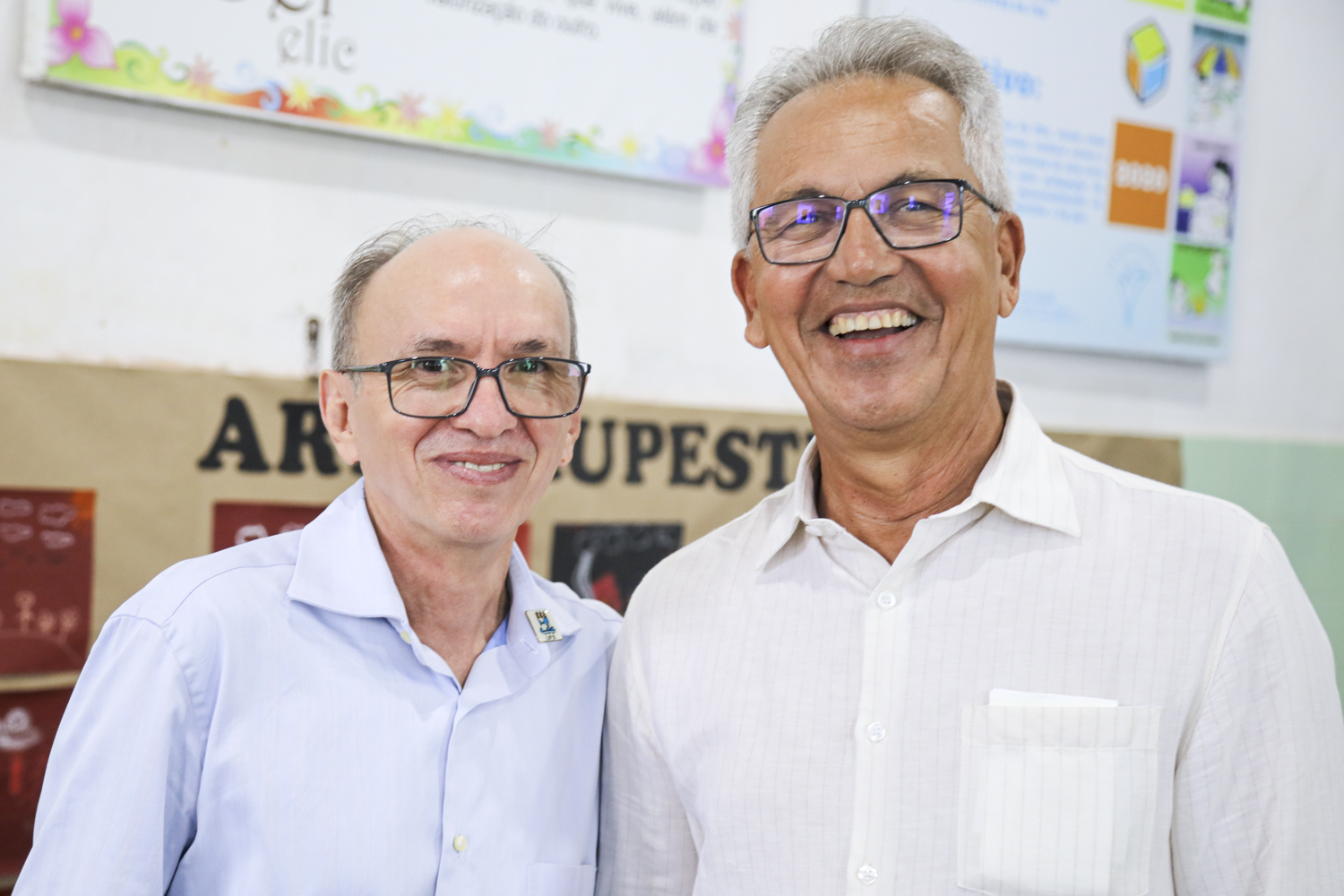 Vice-reitor da Instituição, Rosalvo Ferreira, e o prefeito de São Cristóvão, Marcos Santana durante lançamento do documentário (foto: Adilson Andrade)