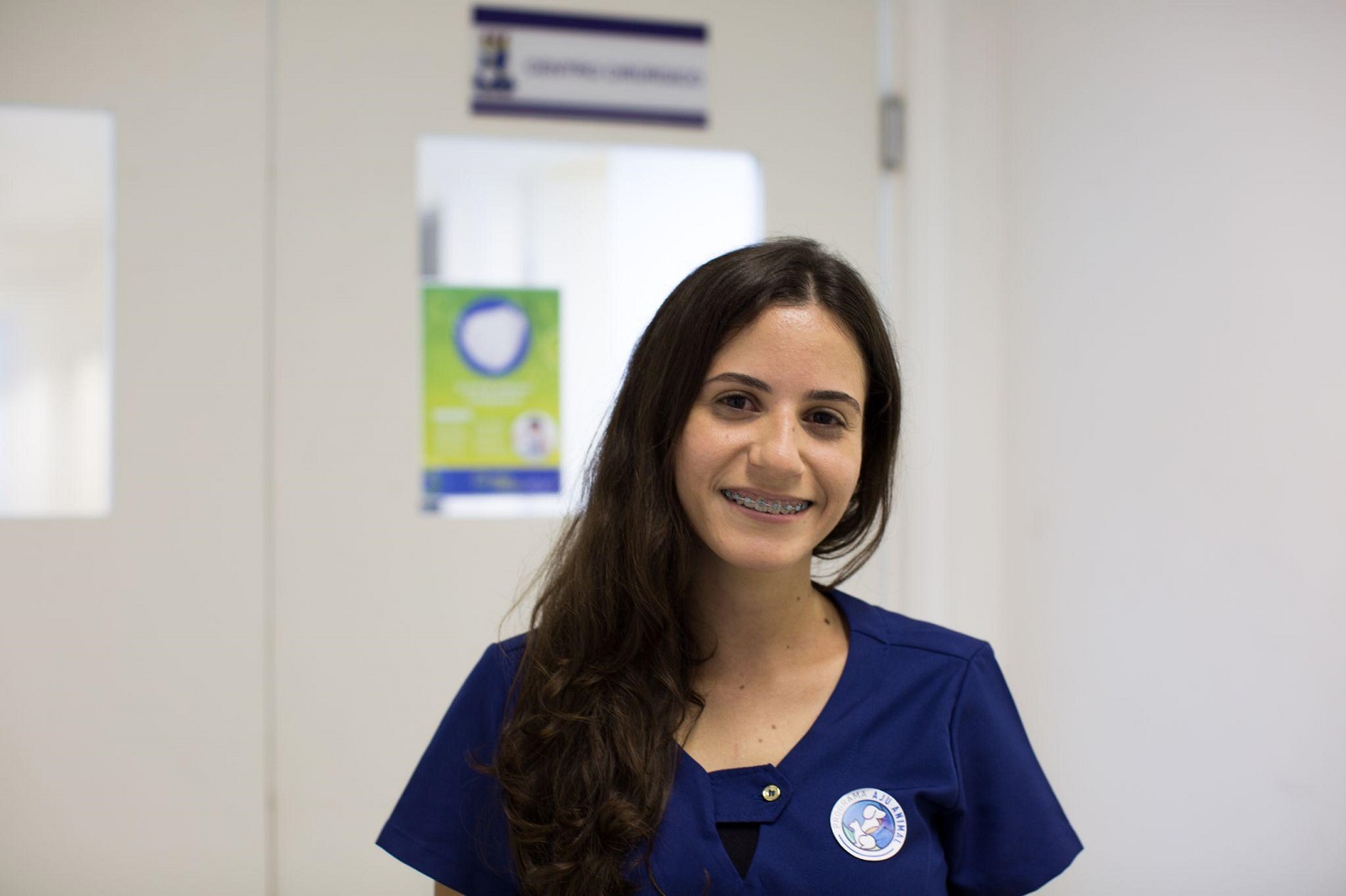 Taináh Reis é graduanda em Medicina Veterinária na UFS e será uma das alunas inseridas nas rotinas de cirurgia  