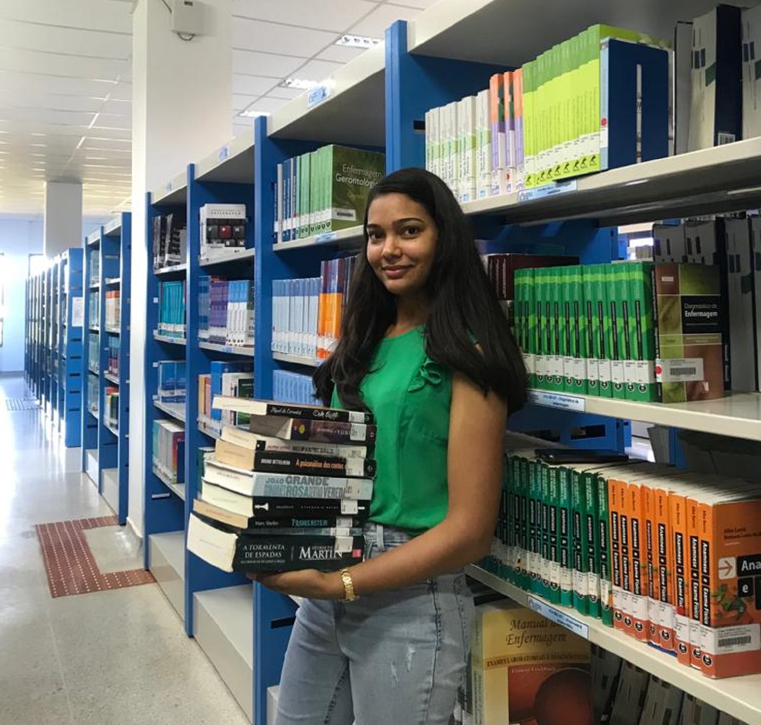 Julia foi a aluna que mais leu livros de literatura no campus Lagarto em 2022. Imagem: Divulgação 