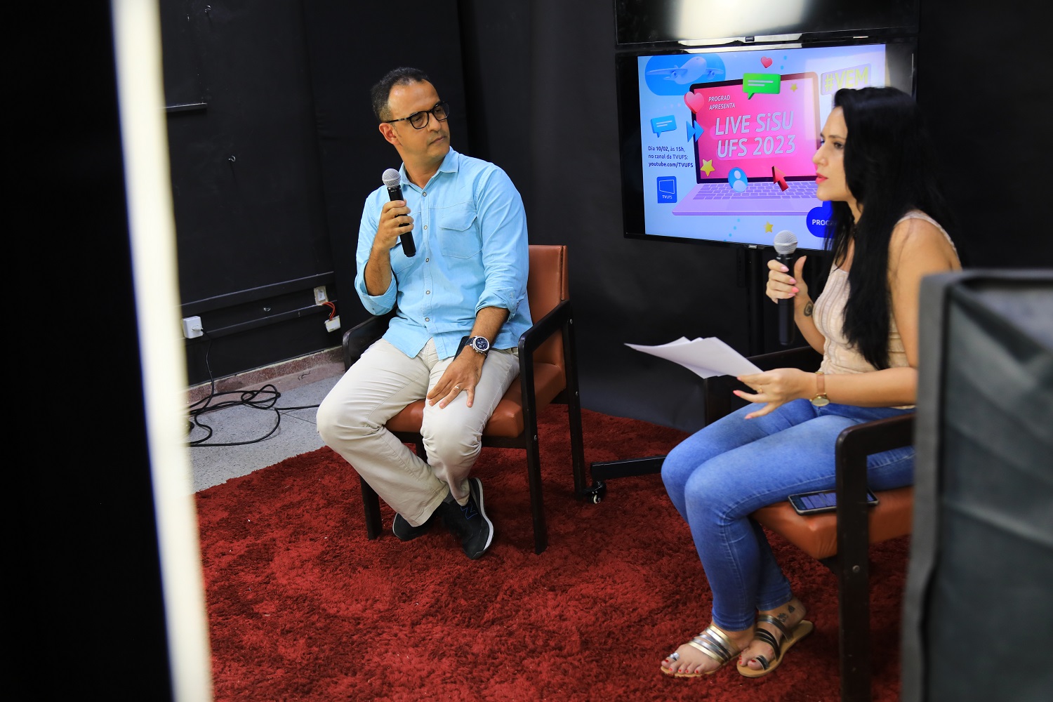 evento foi conduzido pelo pró-reitor de Graduação, Dilton Maynard, e a integrante do grupo de Projetos Especiais da Prograd, Caroline de Lara. (foto: Adilson Andrade/Ascom UFS)