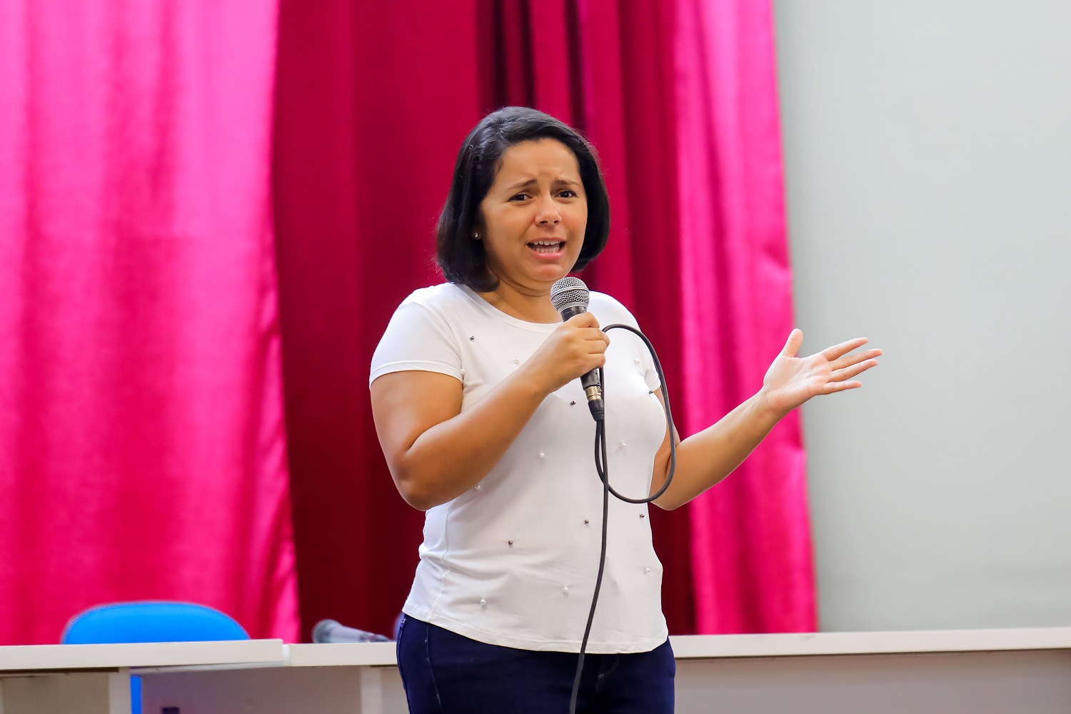 Servidora Hellen Deise, da STI, respondeu as dúvidas de servidores e terceirizados