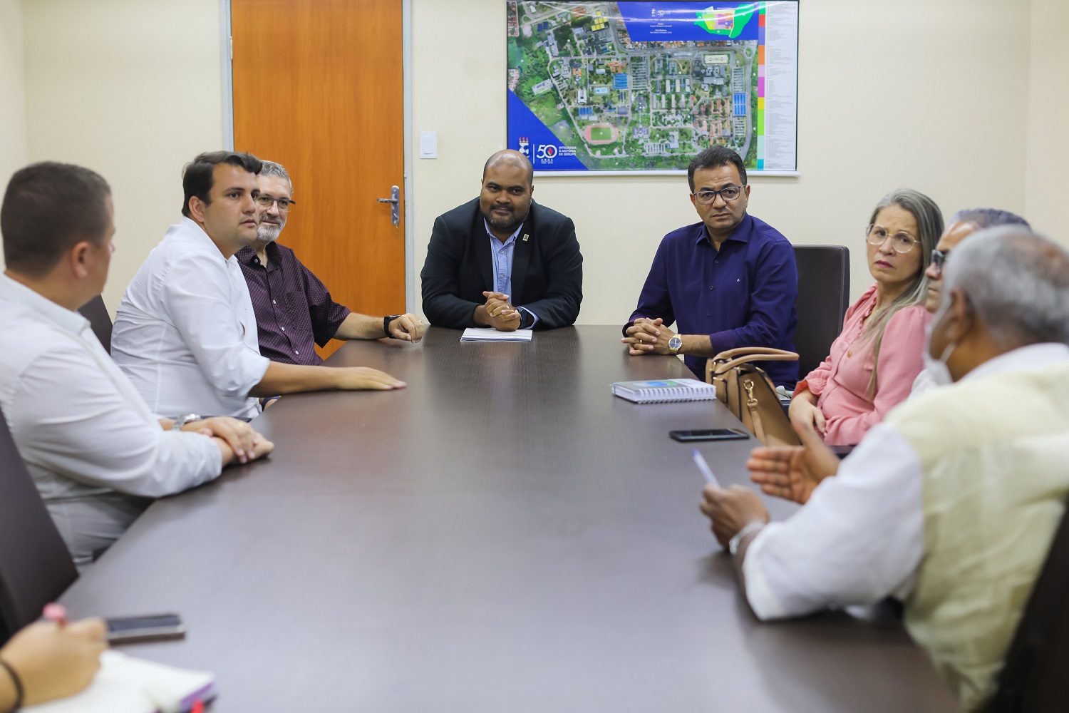 Reunião aconteceu no Gabinete do Reitor. (foto: Schirlene Reis/Ascom UFS)
