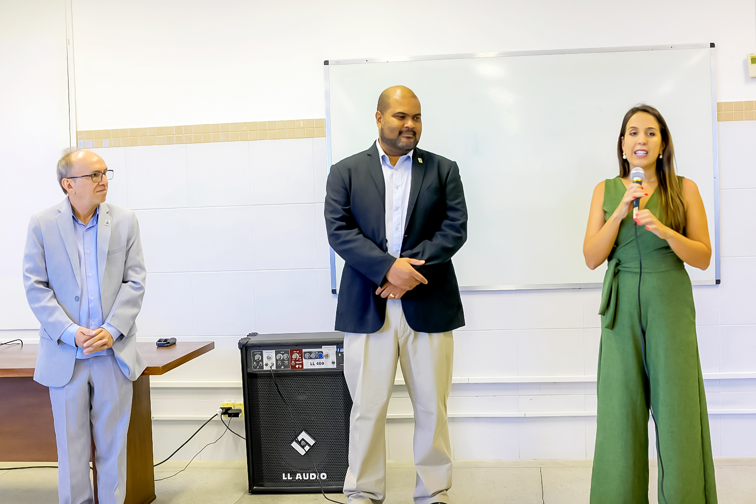 Gestores da UFS, como o vice-reitor Rosalvo Ferreira e o reitor Valter Santana, participaram do evento, organizado pela Decav, dirigida por Maíra Bittencourt. (Foto: Schirlene Reis/Ascom UFS)