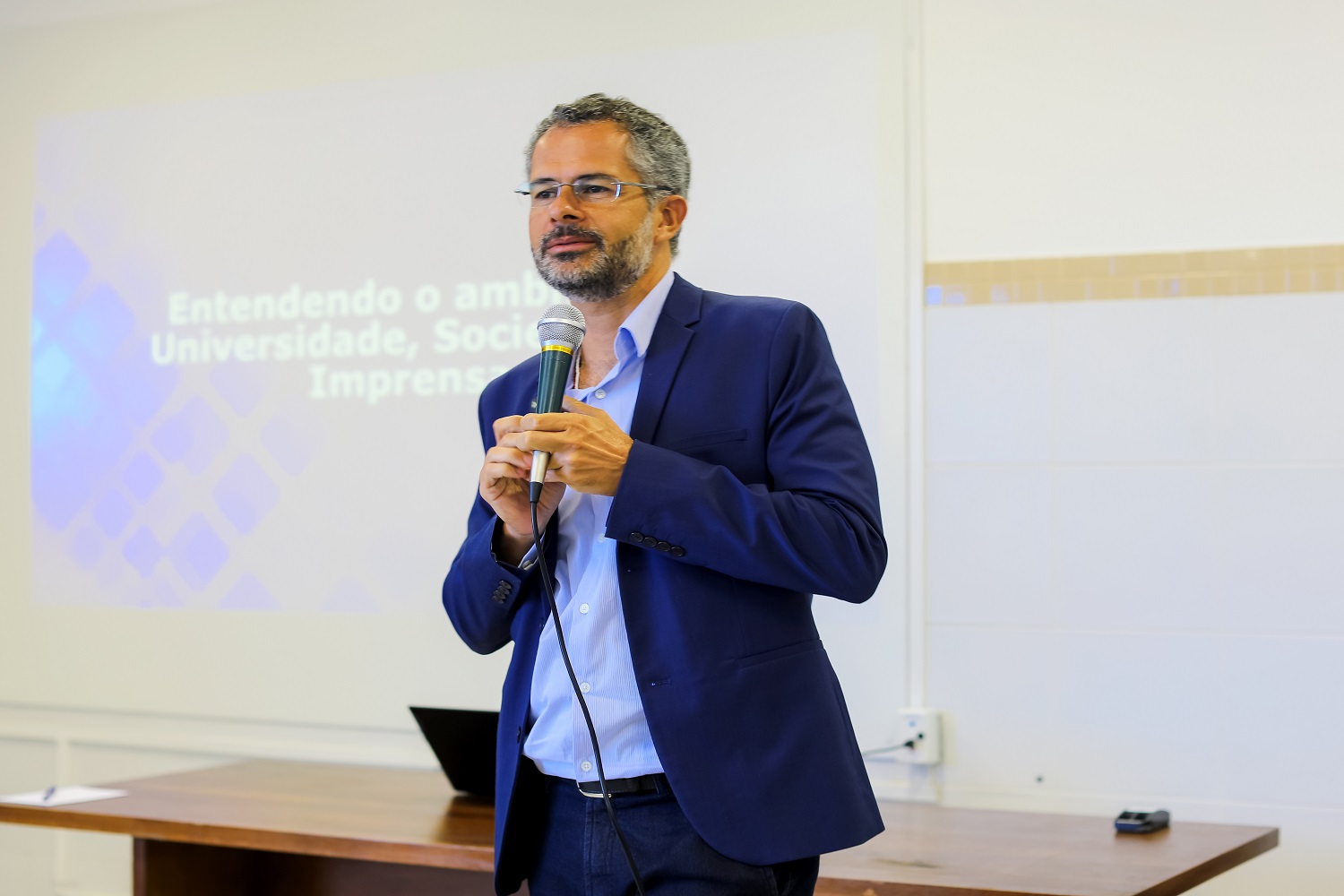 Flávio Gonçalves, falou sobre "Universidade, sociedade e imprensa” (Foto: Schirlene Reis/Ascom UFS)