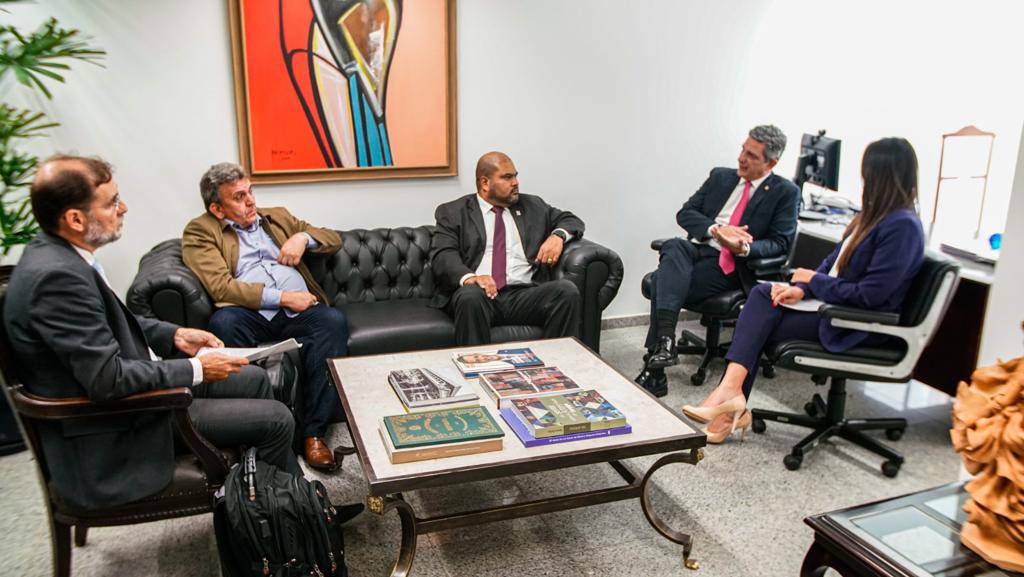 Agenda englobou reunião com o senador Rogério Carvalho. (foto: Assessoria do senador)