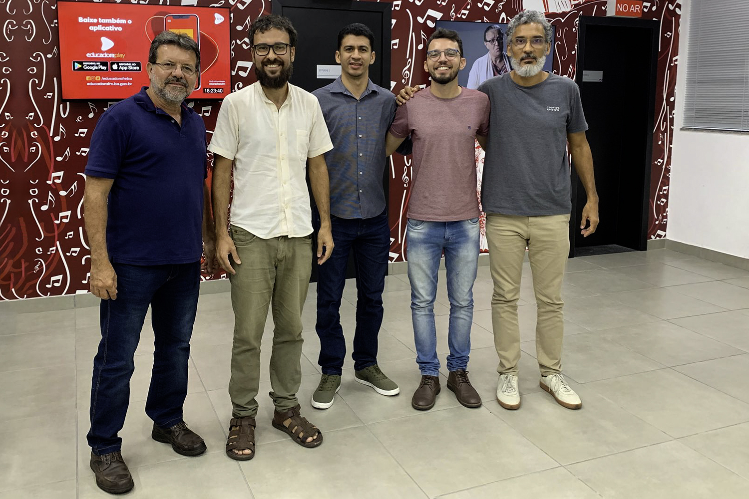 Equipe visita a Rádio Educadora FM