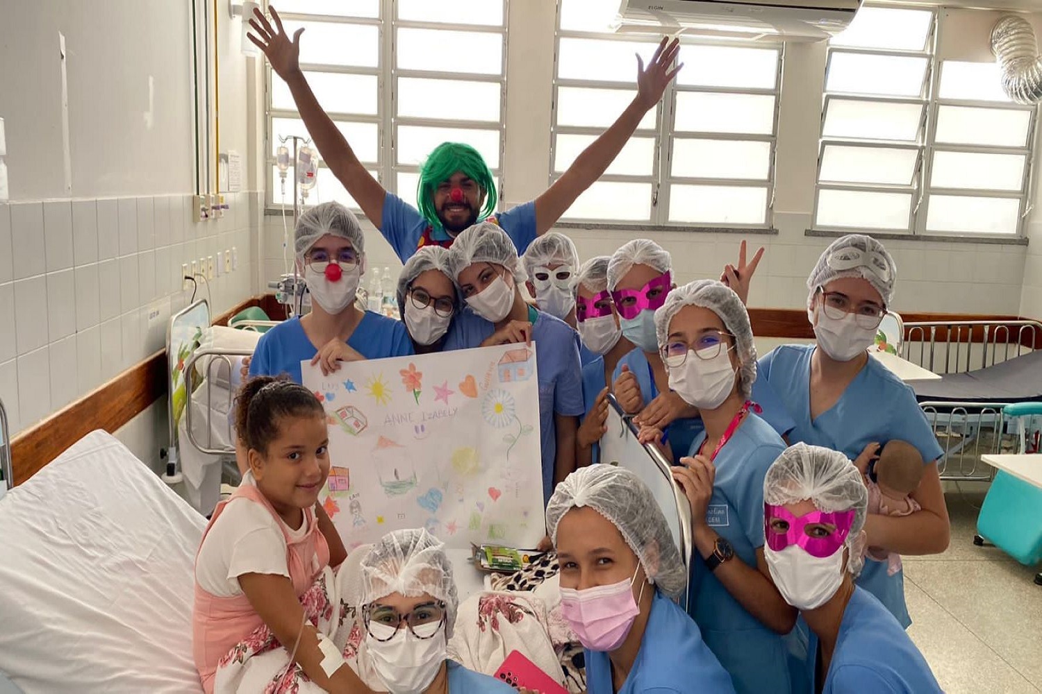 A ação de extensão “Aplicação do brinquedo terapêutico no contexto hospitalar” foi desenvolvida com estudantes do 3º ciclo de Enfermagem para pacientes infantis hospitalizados na clínica pediátrica do Hospital Universitário de Lagarto (Foto: Arquivo Pessoal)