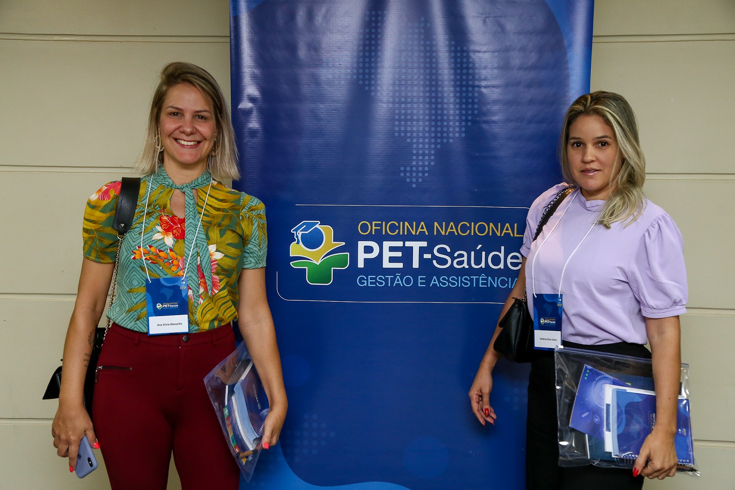 Professora Ana Silvia Moccellin e a psicóloga Stefanie Silva Vieira representam a UFS em Oficina Nacional (Foto: SGTES MS)