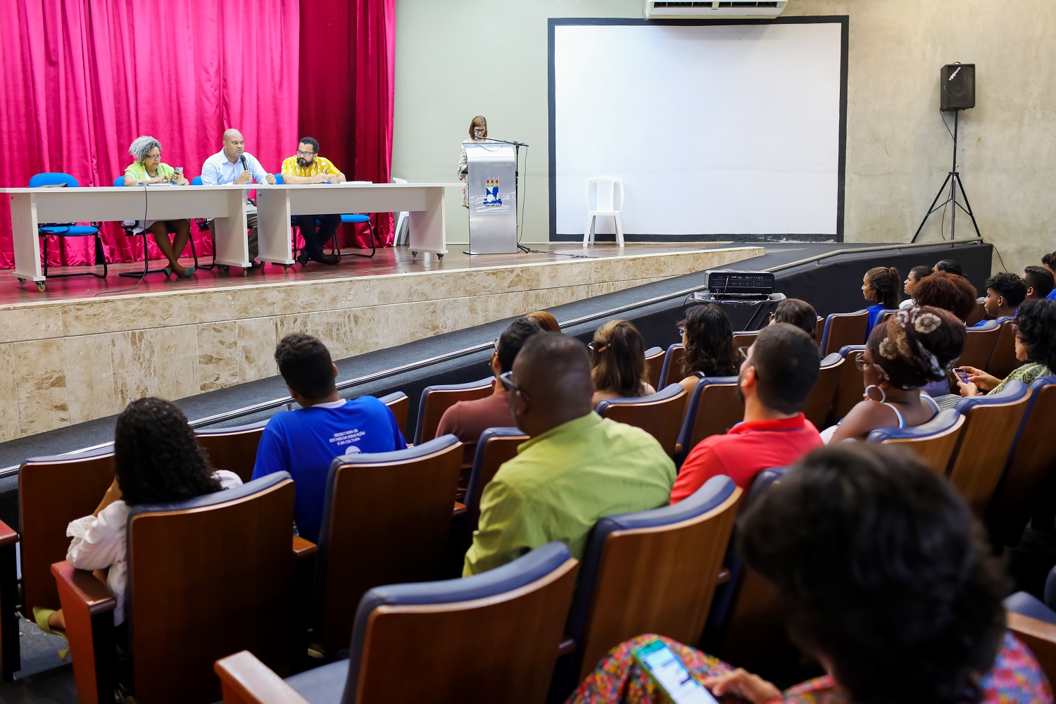 A abertura do Seminário Nacional UFS e ações afirmativas: Caminhos e Perspectivas aconteceu nesta terça-feira, 25 (Fotos: Schirlene Reis/Ascom UFS)