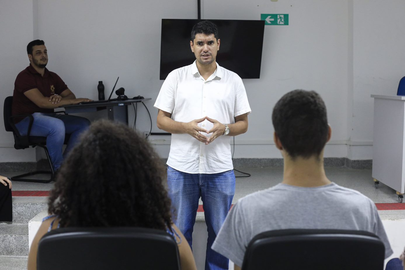 Guilherme Fernandes é um dos profissionais que atua no Serviço de Psicologia da Assistência Estudantil