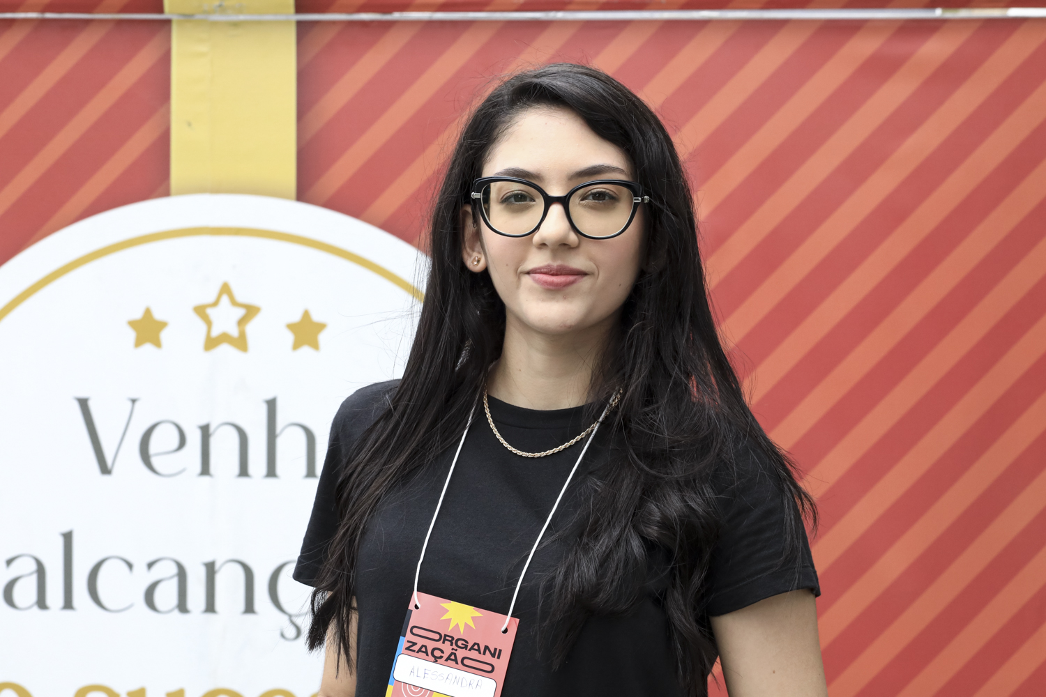 Alessandra: “Ano passado, eu era apenas uma ouvinte do evento e agora, estou aqui organizando junto aos professores e outros alunos. Está sendo muito gratificante viver todas essas experiências”, conclui. (foto: Adilson Andrade/Ascom UFS)