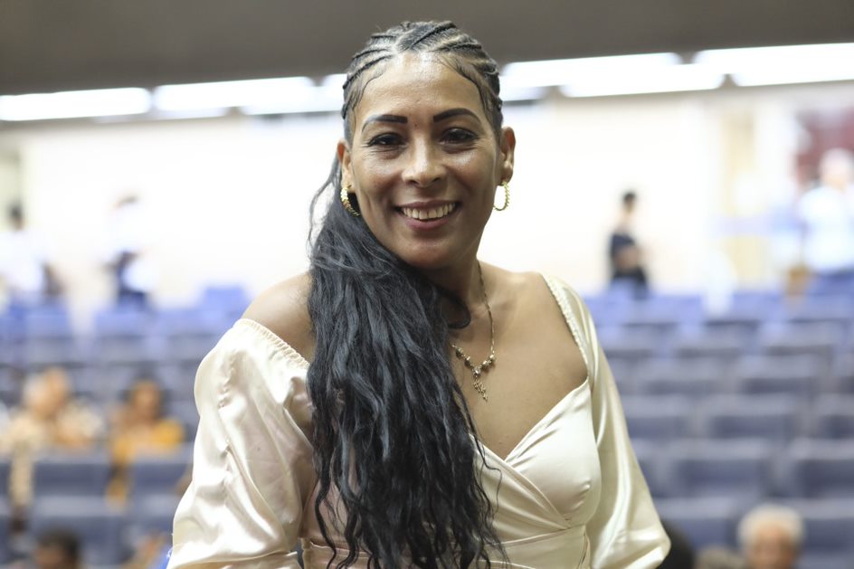  Cláudia Maria Borges, a professora Idalina, é professora de capoeira