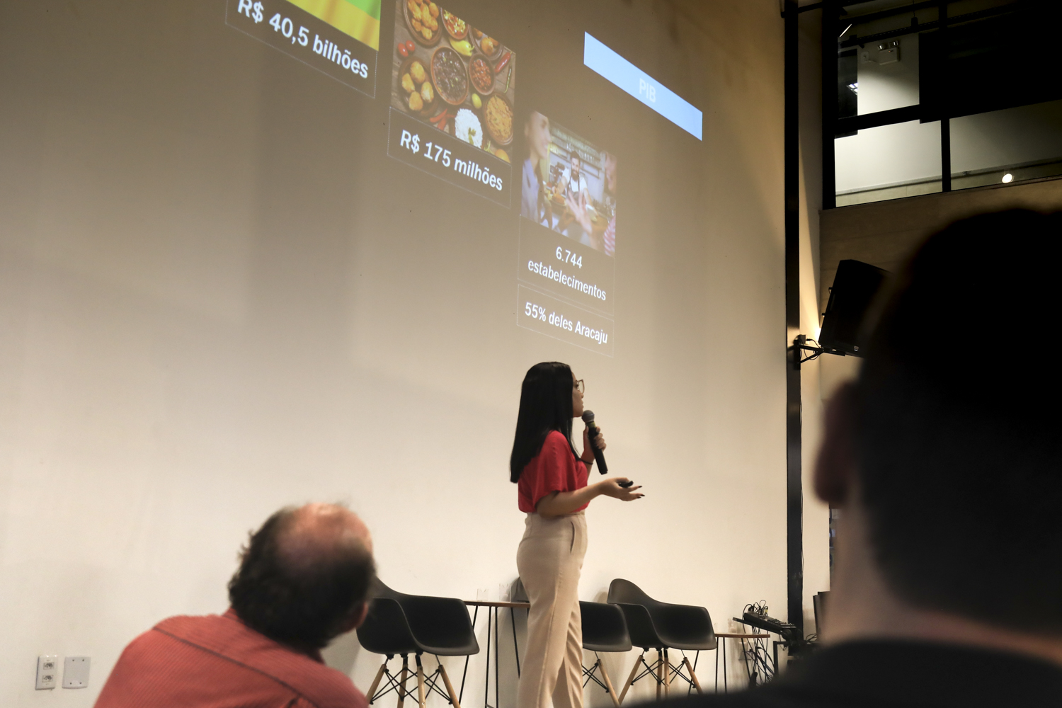 Layslla Vieira, da SER.x., durante apresentação da startup vencedora da Vitrine