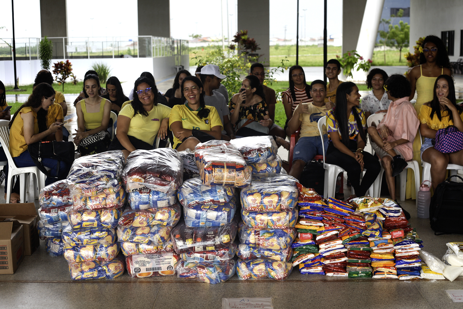 Alimentos foram arrecadados pelas equipes