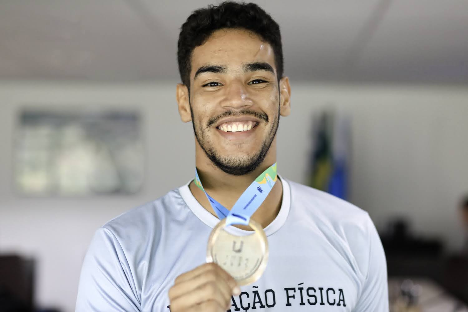 Marcelo Souza, estudante de Educação Física, ganhou o bronze na modalidade beach wrestling.