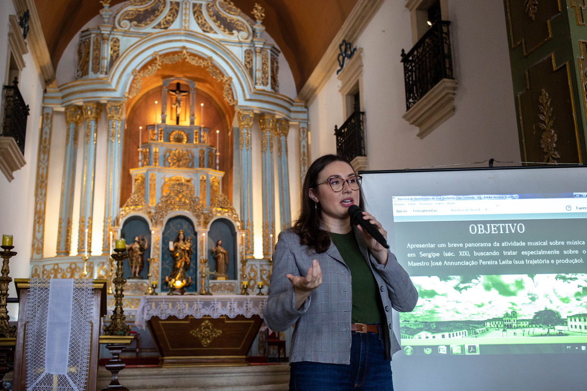 Professora Thais Rabelo, docente de Música e pesquisadora da Música na História de Sergipe Oitocentista. (Foto: Elisa Lemos/Ascom UFS)