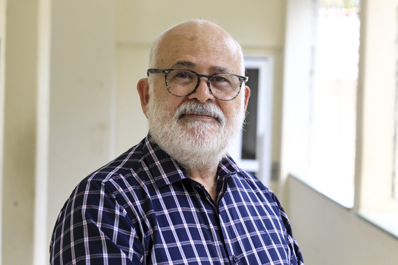 Professor da UFS, Jonatas Silva Menezes, consultou mais cem pesquisadores brasileiros durante produção do livro "Dicionário Global das Religiões no Brasil"
